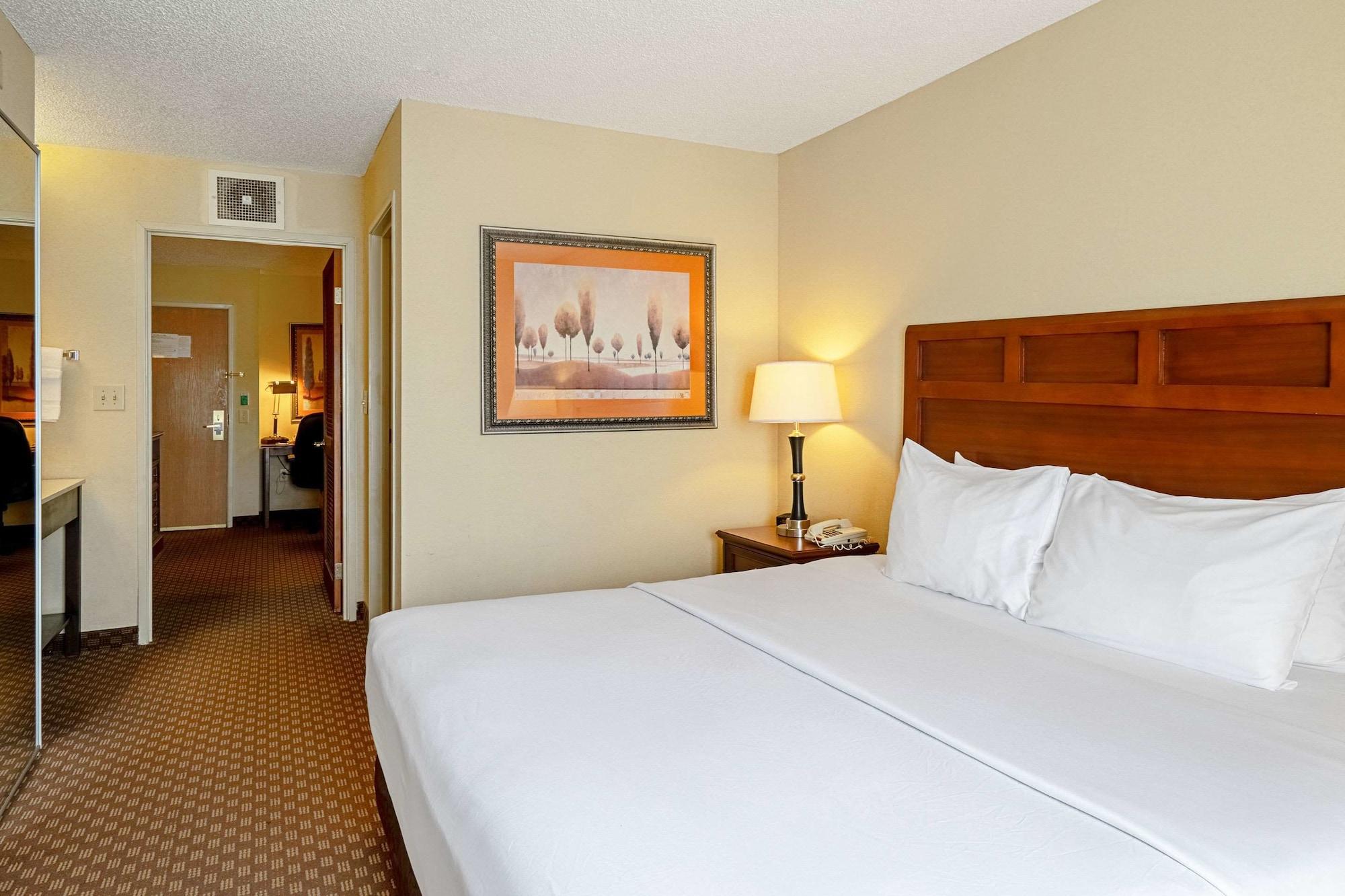 Quality Suites San Antonio Northeast Exterior photo